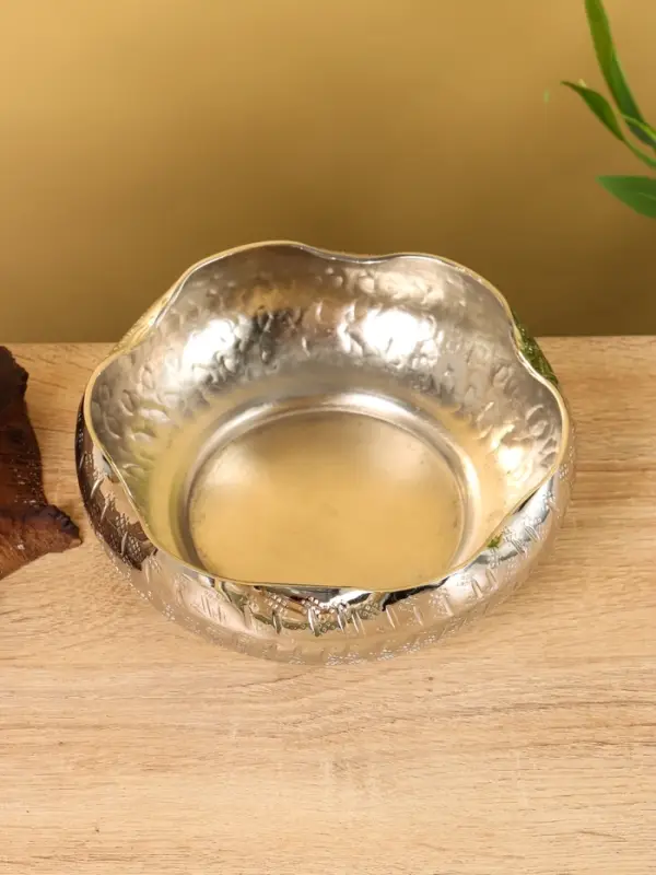 Салатник с волнистыми краями, алюминий 20х20х7,5 см