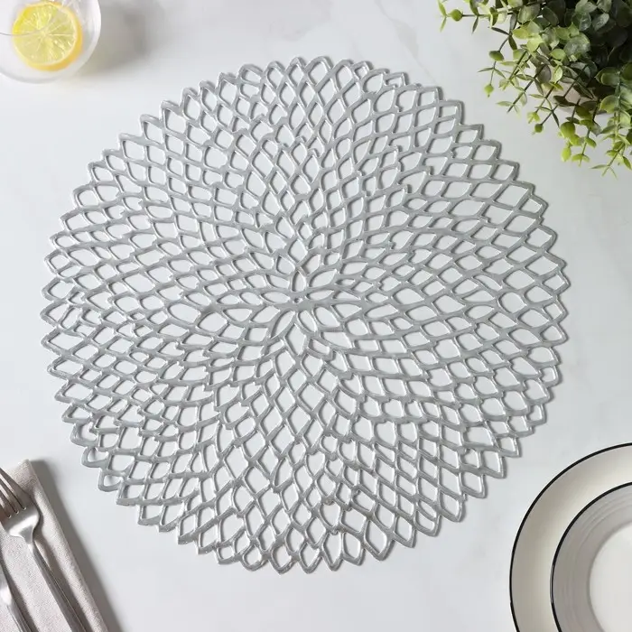 Салфетки сервировочные на стол Доляна &laquo;Лея&raquo;, d=38 см, 4 шт., серебряные