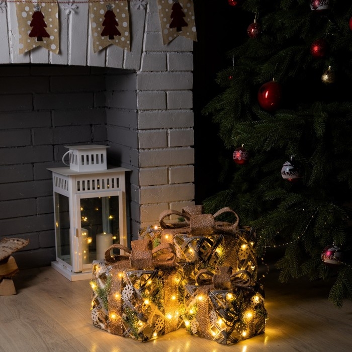 Светодиодная фигура «Подарки с еловой веткой» 15, 20, 25 см, текстиль, металл, батарейки ААх2 (не в комплекте), свечение тёплое белое Светодиодная фигура «Подарки с еловой веткой» 15, 20, 25 см, текстиль, металл, батарейки ААх2 (не в комплекте), свечение тёплое белое