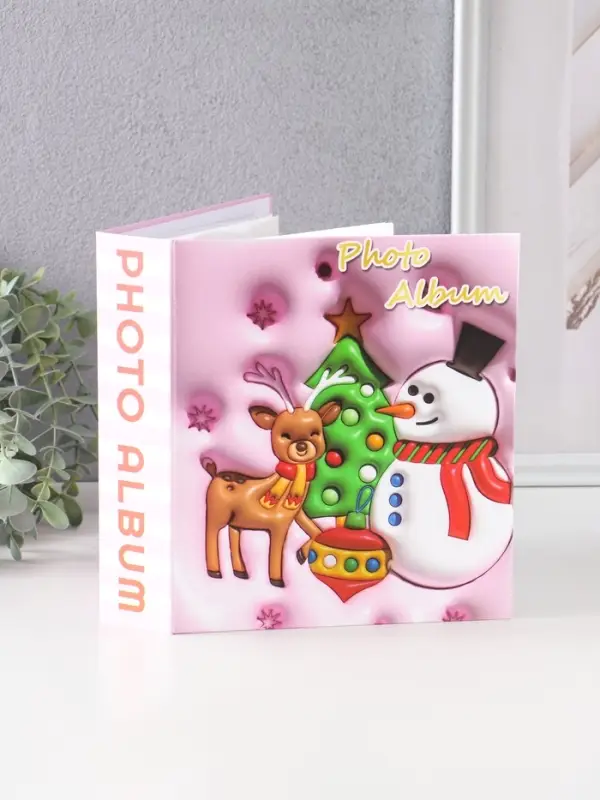 Фотоальбом на 40 фото 13х18 см Фотоальбом на 40 фото 13х18 см "Снеговик и олень у ёлки" в коробке тисн.золото 5х18х20,8 см 108762
