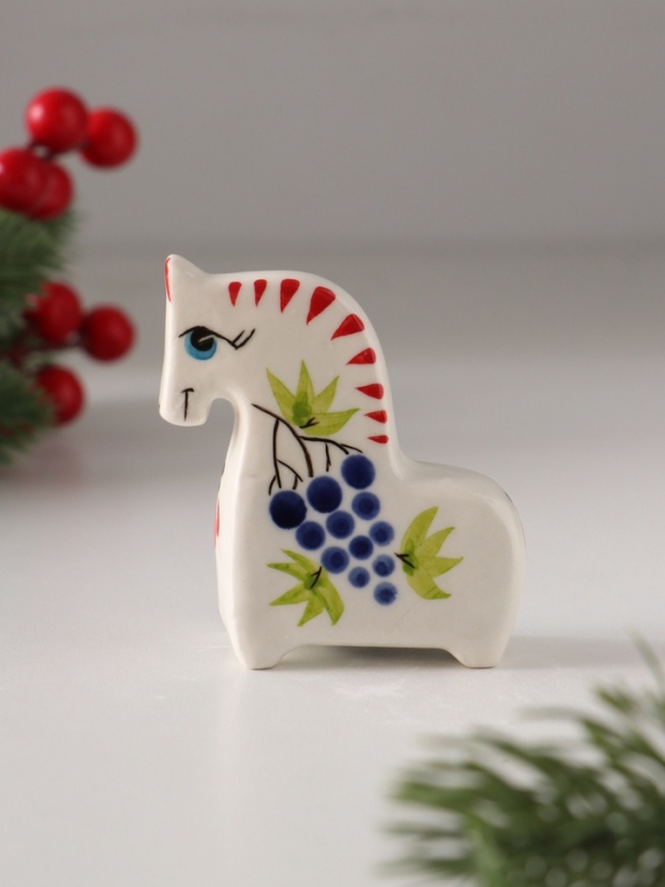 Статуэтка фарфоровая Статуэтка фарфоровая "Конь Виноград", 7 см