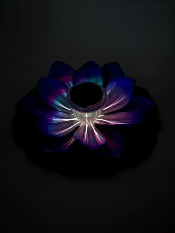 Садовый светильник для водоемов 28 х 28 х 9 см на солнечной бат-е Садовый светильник для водоемов 28 х 28 х 9 см на солнечной бат-е "Лотос" фиол-ый N010