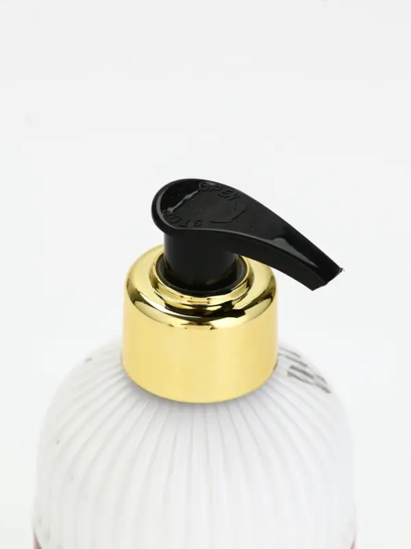 Подарочный набор «Любимому учителю», крем для рук 300 мл, ежедневник, А5, 80 листов, Чистое счастье Подарочный набор «Любимому учителю», крем для рук 300 мл, ежедневник, А5, 80 листов, Чистое счастье