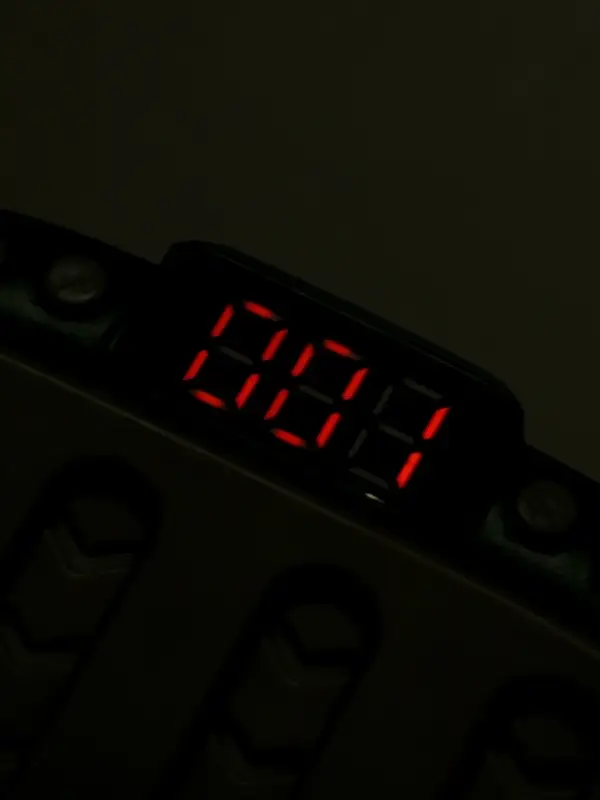 Игра на реакцию Игра на реакцию "Жми в такт!"