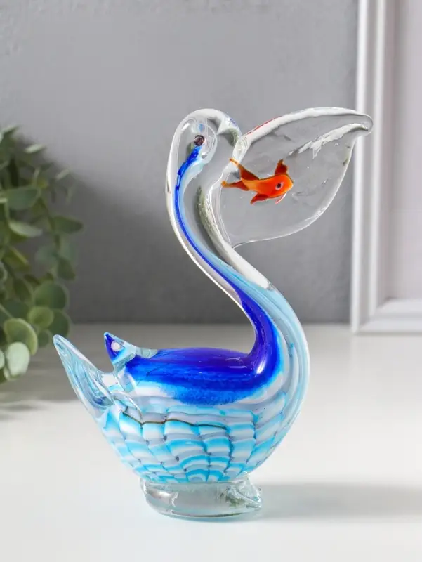 Сувенир стекло "Пеликан с рыбкой в клюве" под муранское стекло 7,5х14х17 см