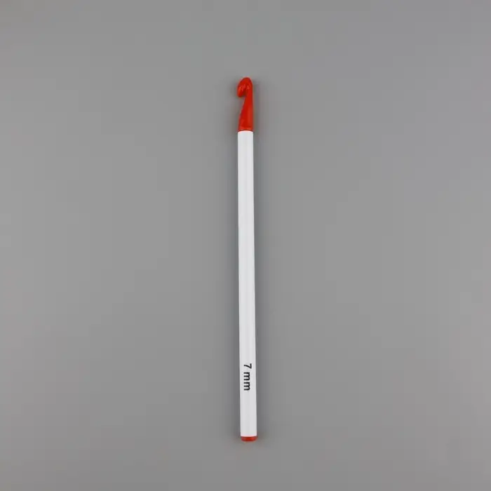 Крючок для вязания, d=7 мм, 16 см, цвет белый/красный Крючок для вязания, d=7 мм, 16 см, цвет белый/красный