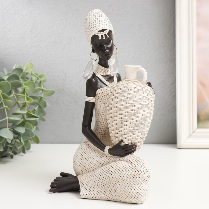 Сувенир полистоун  Сувенир полистоун "Африканка сидит с плетёным кувшином" белый 23х13,5х10,3 см
