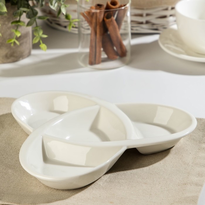 Менажница керамическая 4 ячейки «Трикветр», 20×2,5 см Менажница керамическая 4 ячейки «Трикветр», 20×2,5 см