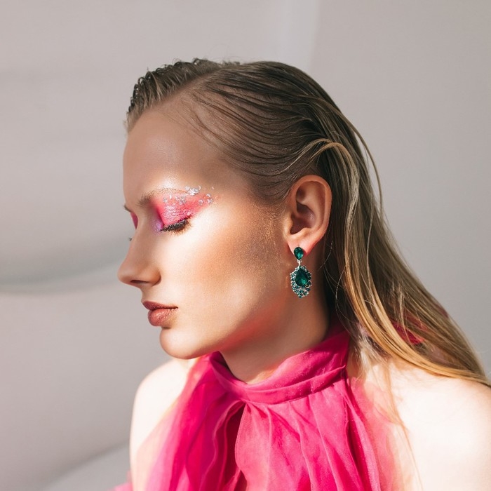 Серьги со стразами «Карнавал» шик, цвет зелёный в чернёном серебре Серьги со стразами «Карнавал» шик, цвет зелёный в чернёном серебре