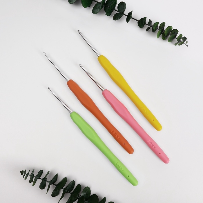Набор крючков для вязания, d = 2-3,5 мм, 14 см, 4 шт, цвет разноцветный Набор крючков для вязания, d = 2-3,5 мм, 14 см, 4 шт, цвет разноцветный