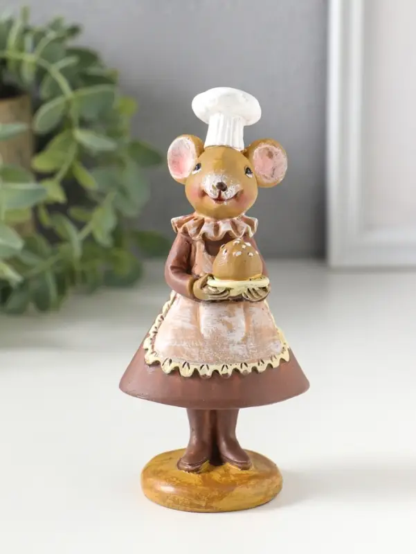 Сувенир полистоун "Мышка-пекарь в тёмном платье, с хлебом" 6х4,5х13 см