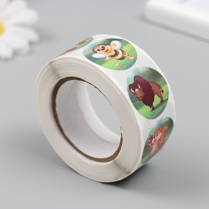 Наклейка бумага Наклейка бумага "Жители джунглей" d=2,5 см 500 шт в рулоне 3х6,5х6,5 см