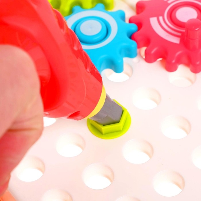 Конструктор винтовой «Пуговки и шестеренки», 3 в 1, с шуруповёртом, 147 деталей и 12 карточек Конструктор винтовой «Пуговки и шестеренки», 3 в 1, с шуруповёртом, 147 деталей и 12 карточек