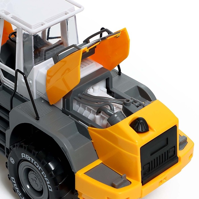 Трактор инерционный «Фермер», подвижные детали Трактор инерционный «Фермер», подвижные детали