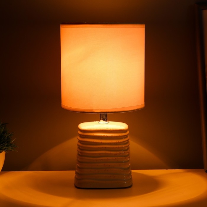 Настольная лампа Настольная лампа "Айрис" Е14 40Вт белый 14х14х26 см