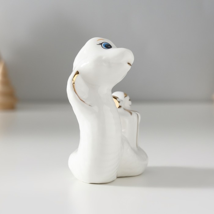Сувенир керамика Сувенир керамика "Белая кобра с подарком" с золотом 3,5х8х7,5 см