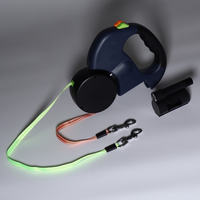 Рулетка-сворка на 2 собак, с фонариком и контейнером для пакетов, 3 м, до 15 кг каждая Рулетка-сворка на 2 собак, с фонариком и контейнером для пакетов, 3 м, до 15 кг каждая