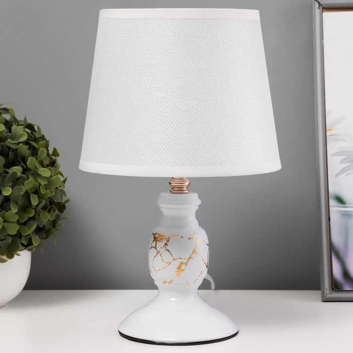 Настольная лампа Настольная лампа "Дорофея" Е27 40Вт бело-золотой 18х18х29 см