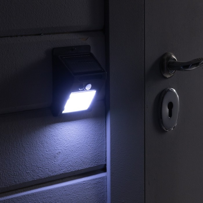 Садовый светильник на солнечной батарее с датчиком движения, накладной, 9.5 × 13 × 5 см, 30 LED, свечение белое Садовый светильник на солнечной батарее с датчиком движения, накладной, 9.5 × 13 × 5 см, 30 LED, свечение белое