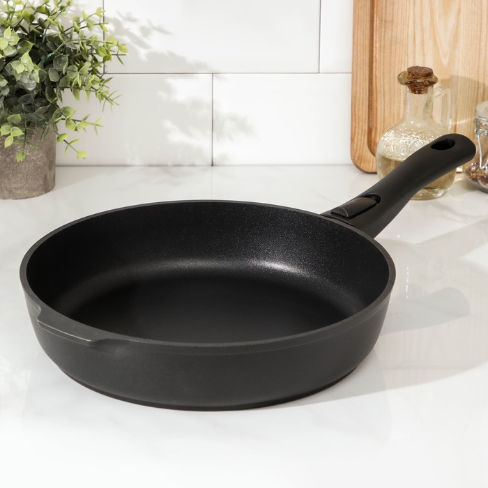 Сковорода «Традиция», d=28 см, съёмная ручка, антипригарное покрытие, цвет чёрный Сковорода «Традиция», d=28 см, съёмная ручка, антипригарное покрытие, цвет чёрный