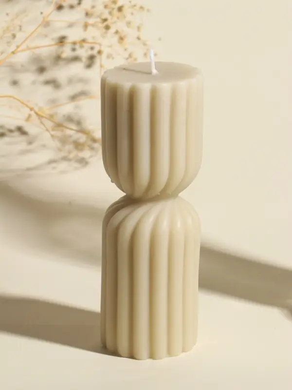 Свеча интерьерная "Афина" сливочная 6х6х18 см