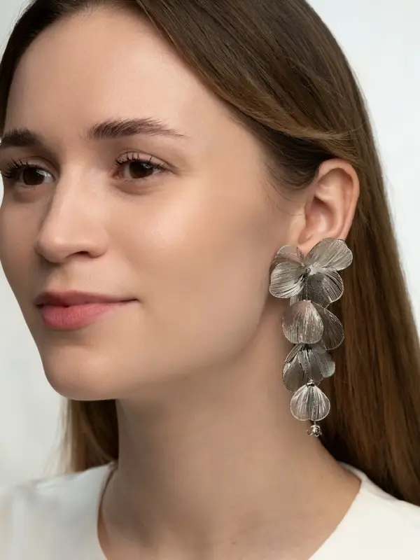 Серьги висячие &laquo;Цветок&raquo;, каталея, цвет серебро, 10 см