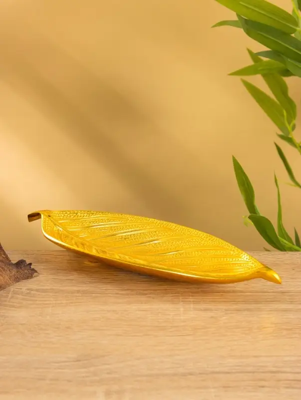 Подставка под благовония «Лист», 23.5×8.5×2.5 см, алюминий, золотая Подставка под благовония «Лист», 23.5×8.5×2.5 см, алюминий, золотая