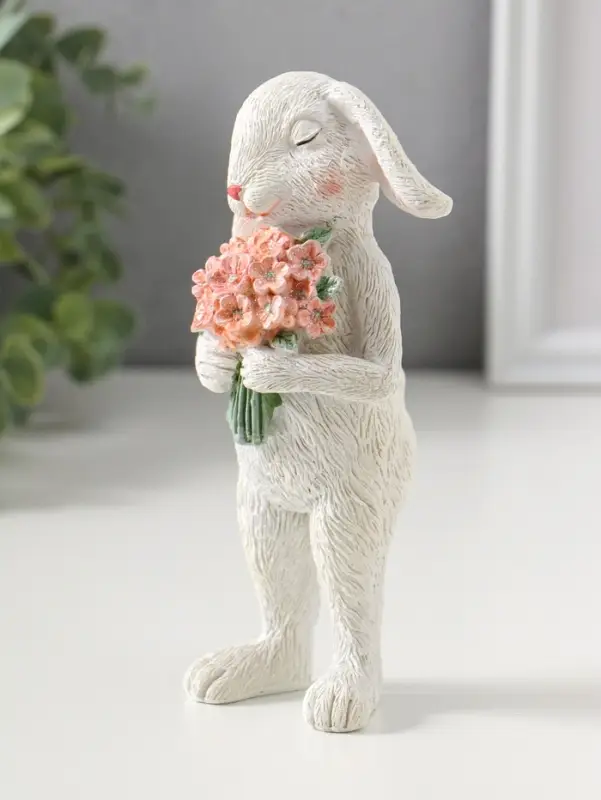 Сувенир полистоун "Белая зайка с букетом розовых цветов" 16 см