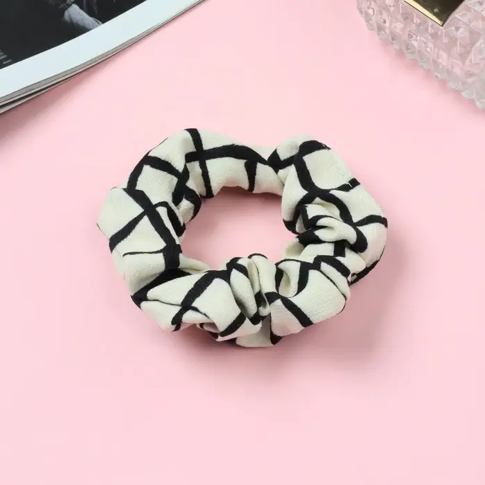 Резинка для волос Резинка для волос "Орбита" крупная клетка, 9 см, молочно-чёрный