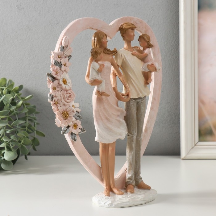 Сувенир полистоун  Сувенир полистоун "Семья у сердца с цветами" 22х7х26,5 см