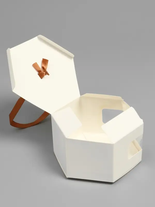 Коробка шестигранная, с окном, белый, 20×12×7 см Коробка шестигранная, с окном, белый, 20×12×7 см