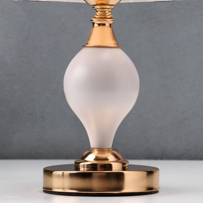 Лампа настольная  Лампа настольная "Галатея" 1х40Вт Е27 220В белый-золото 20х20х38,5 см.