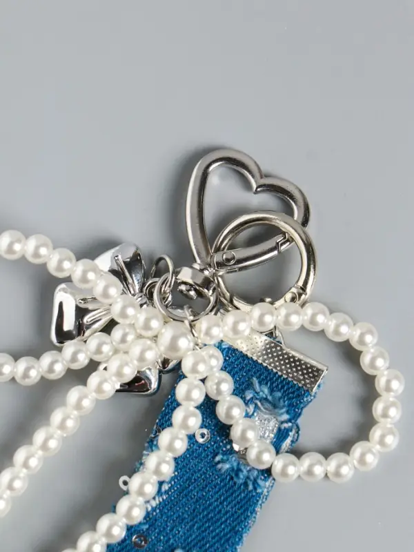Брелок на карабине с джинс. ремешком Брелок на карабине с джинс. ремешком "Жемчужный бант и бабочка" бусины d=0,5 см 15х10,5х1 см 10904