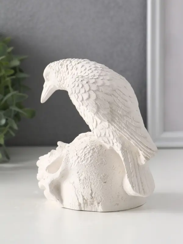 Фигура «Ворон на черепе», 12×12×8 см, гипс