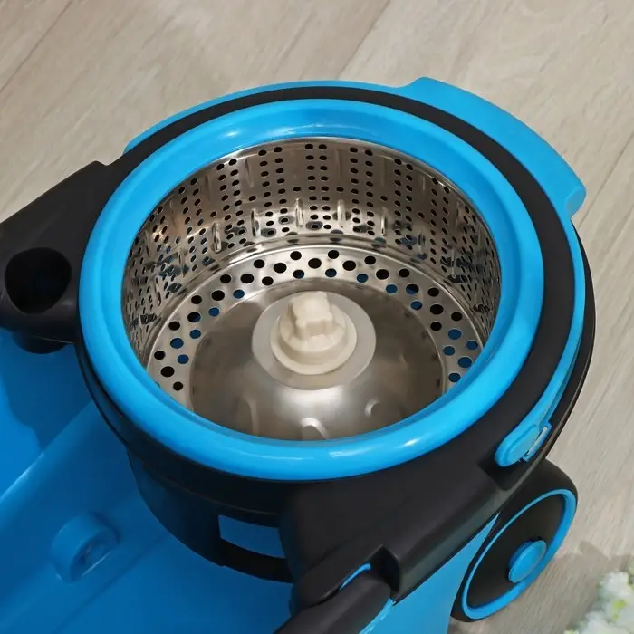 Швабра с отжимом Доляна: ведро с металлической центрифугой, 18 л, запасная насадка из микрофибры, синяя