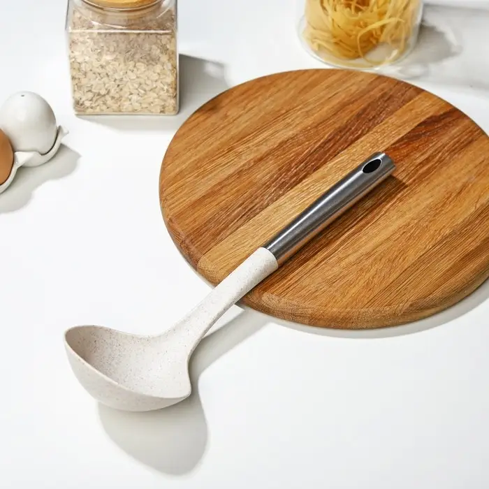 Половник кухонный Доляна «Лёгкость», 32,5 см, цвет бежевый Половник кухонный Доляна «Лёгкость», 32,5 см, цвет бежевый