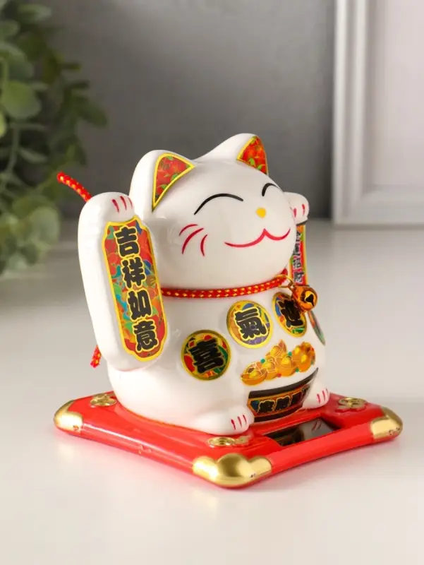 Маятник керамика от солнечной батареи "Манэки-нэко с золотыми слитками" 10х11х10,8 см