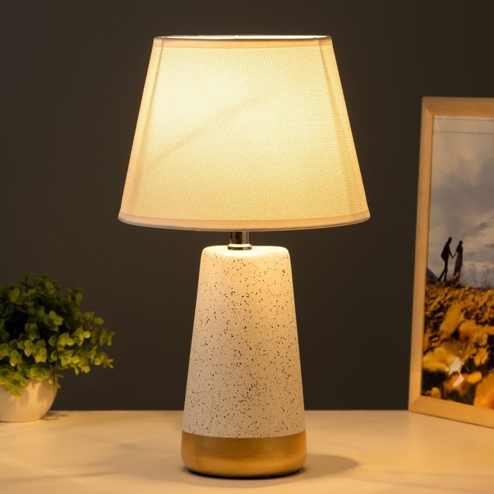 Настольная лампа Настольная лампа "Адриен" E14 40Вт белый-золото 23х23х40 см RISALUX