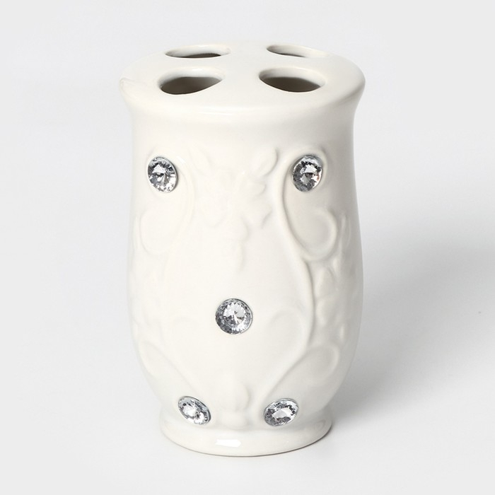 Набор аксессуаров для ванной комнаты Доляна «Изящный барельеф», 4 предмета (дозатор 250 мл, мыльница, 2 стакана), цвет белый Набор аксессуаров для ванной комнаты Доляна «Изящный барельеф», 4 предмета (дозатор 250 мл, мыльница, 2 стакана), цвет белый