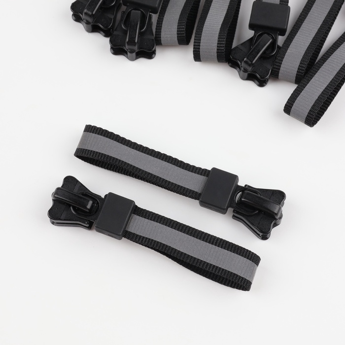 Бегунок автоматический светоотражающий для молнии «Трактор», №8, 10 шт, цвет чёрный Бегунок автоматический светоотражающий для молнии «Трактор», №8, 10 шт, цвет чёрный