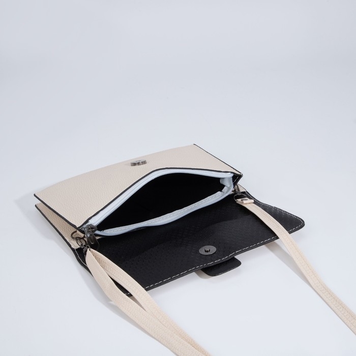 Сумка-клатч на магните, длинный ремень, цвет белый Сумка-клатч на магните, длинный ремень, цвет белый