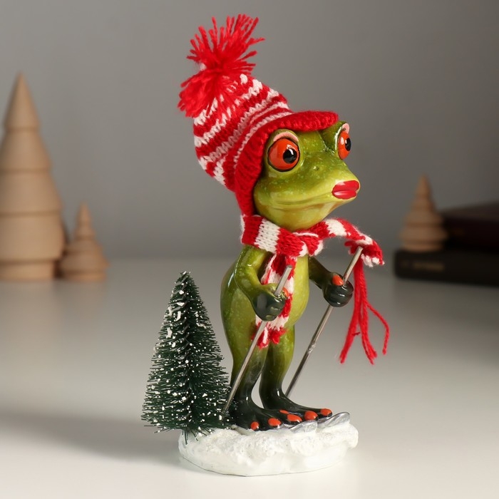 Сувенир полистоун лак Сувенир полистоун лак "Лягуха в шаполчке и шарфике на лыжах" 8,5х7х14 см