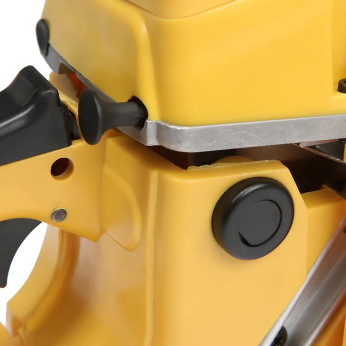 Бензопила ТУНДРА, 11500 об/мин, 450 мм, 18 Бензопила ТУНДРА, 11500 об/мин, 450 мм, 18", 72 звена, 0.325", 1.5 мм, 3.3 л.с., 52 см3