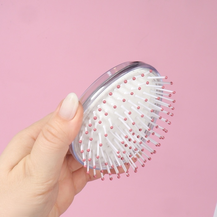 Расчёска - шейкер &laquo;Лапки&raquo;, 5,5 &times; 9 см, цвет нежно - розовый