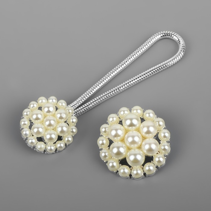 Декоративная застёжка, d = 2,5/3 см, цвет серебряный/белый Декоративная застёжка, d = 2,5/3 см, цвет серебряный/белый