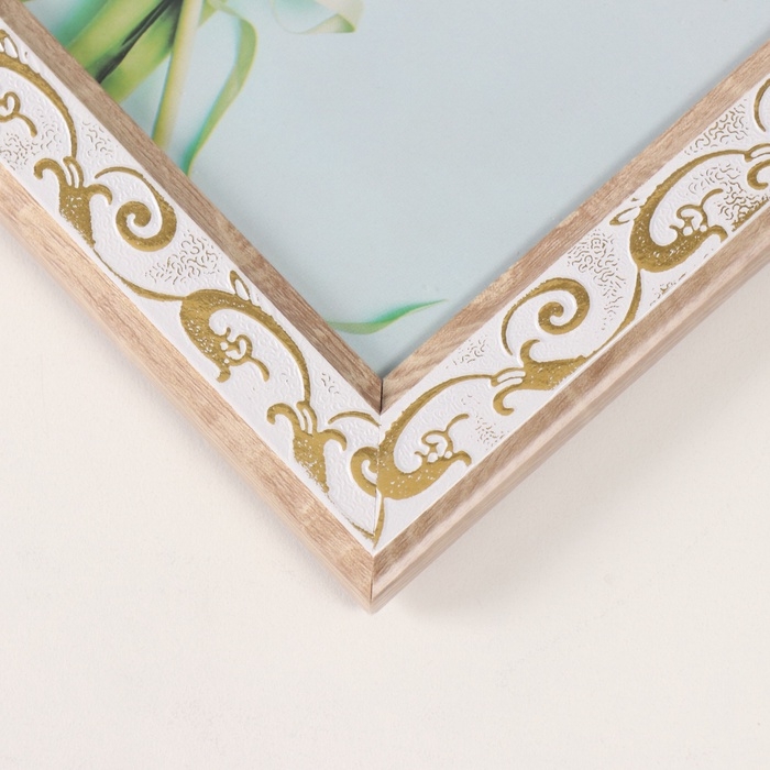 Фоторамка пластик 13х18 см Фоторамка пластик 13х18 см "Золотой вьюнок на белом" 1,1х15,8х20,8 см