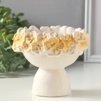 Подставка для мелочей &laquo;Девушка в цветах&raquo;, 10&times;11 см, белая с позолотой