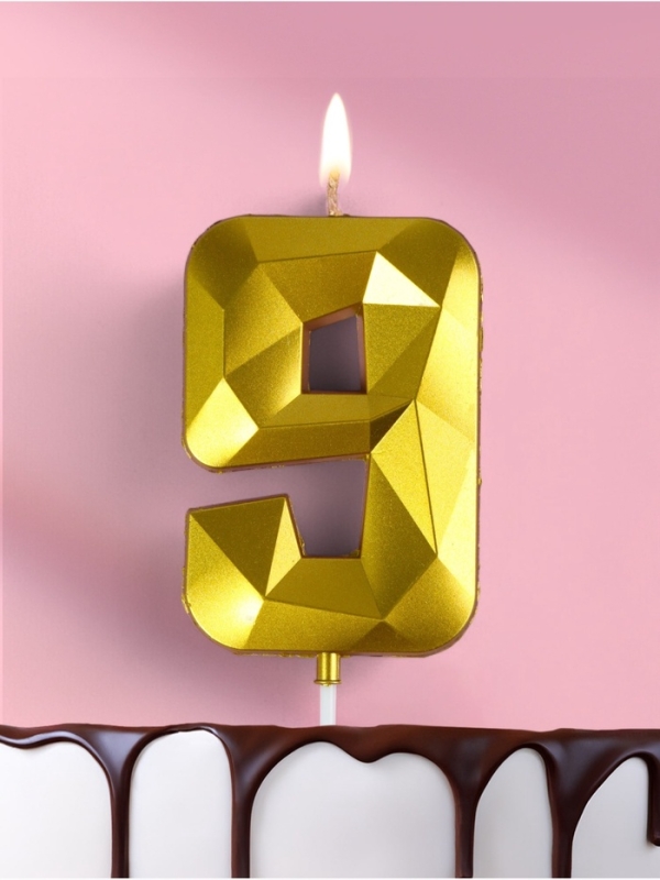 Свеча ГИГАНТ в торт на шпажке «Грань», цифра Свеча ГИГАНТ в торт на шпажке «Грань», цифра "9", золотая, 9 см