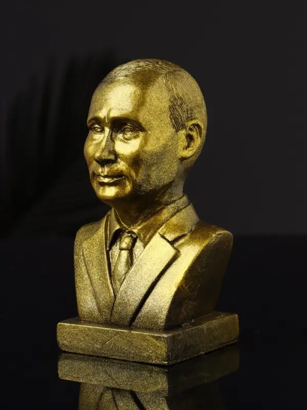 Бюст В.В. Путин, 9х7х5 см, золото Бюст В.В. Путин, 9х7х5 см, золото