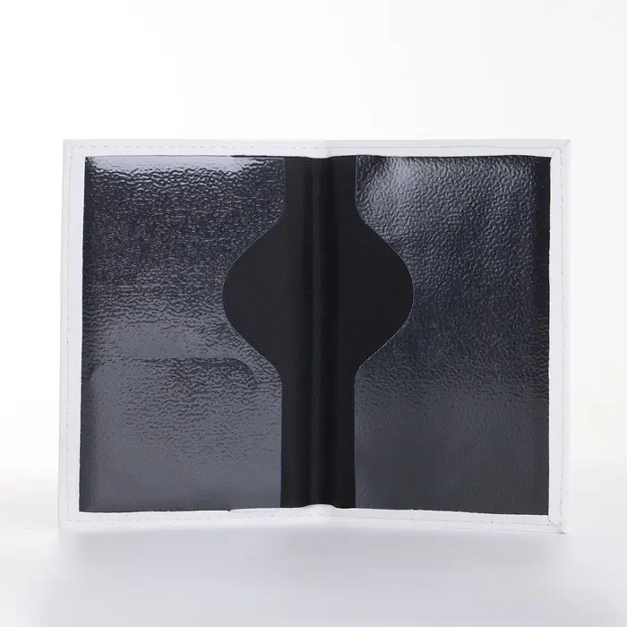 Обложка для паспорта, с тиснением, белая